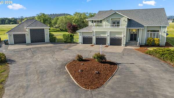 5 Acres of Land with Home for Sale in Roseburg, Oregon