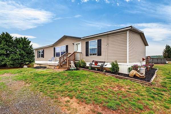 2.25 Acres of Improved Mixed-Use Land for Sale in Grottoes, Virginia