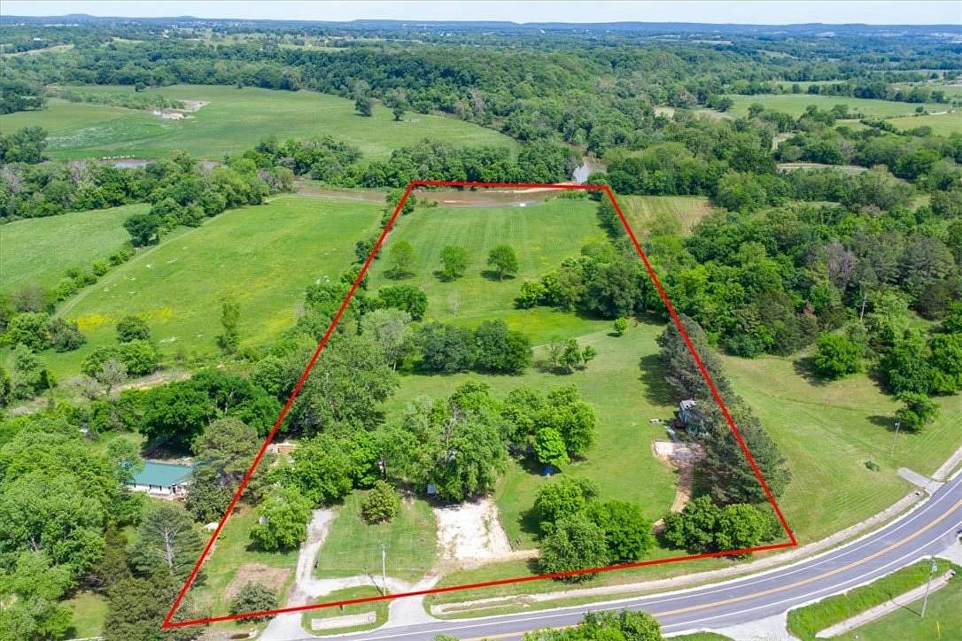 12.4 Acres of Improved Recreational Land for Sale in Siloam Springs, Arkansas