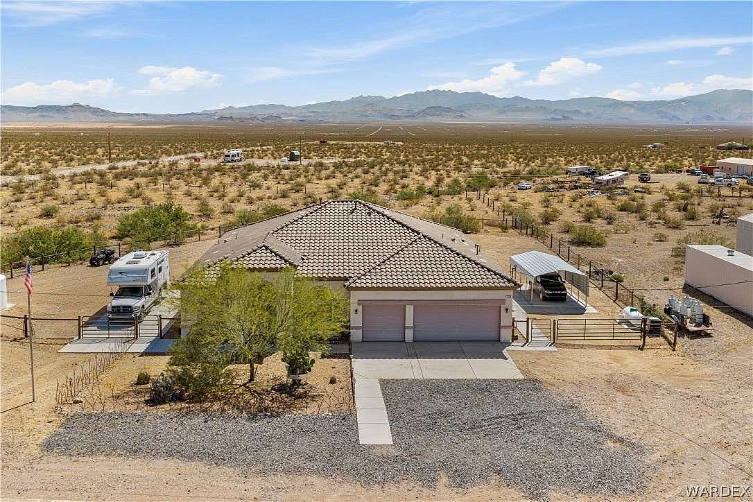 4.57 Acres of Land with Home for Sale in Golden Valley, Arizona