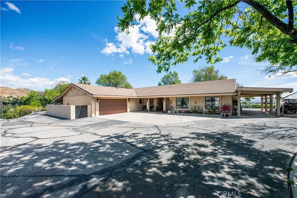 5.16 Acres of Land with Home for Sale in Castaic, California