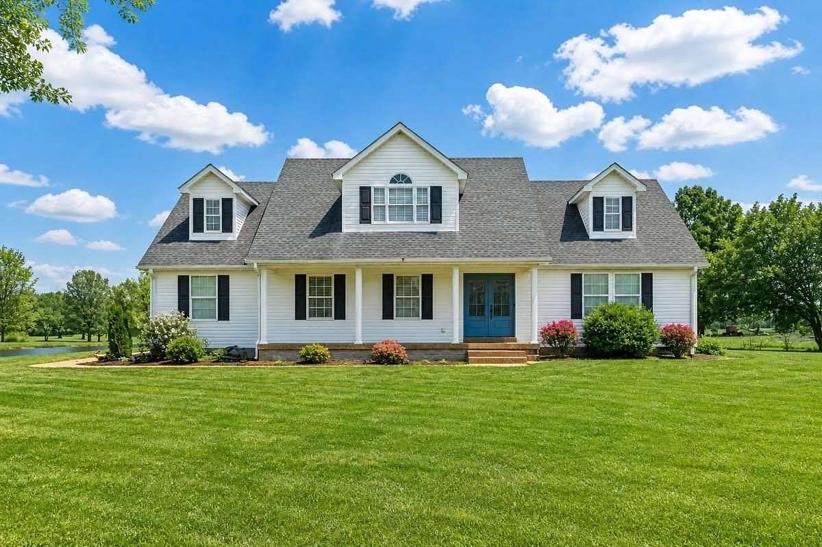 7.12 Acres of Land with Home for Sale in Bowling Green, Kentucky