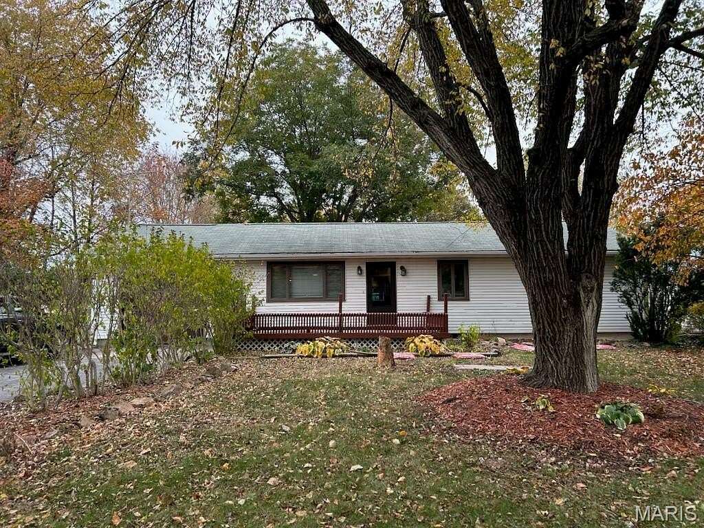7.22 Acres of Land with Home for Sale in Litchfield, Illinois