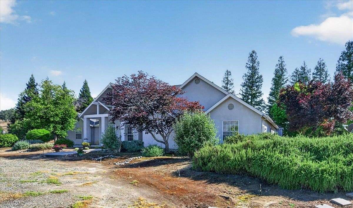 7.82 Acres of Land with Home for Sale in Prather, California