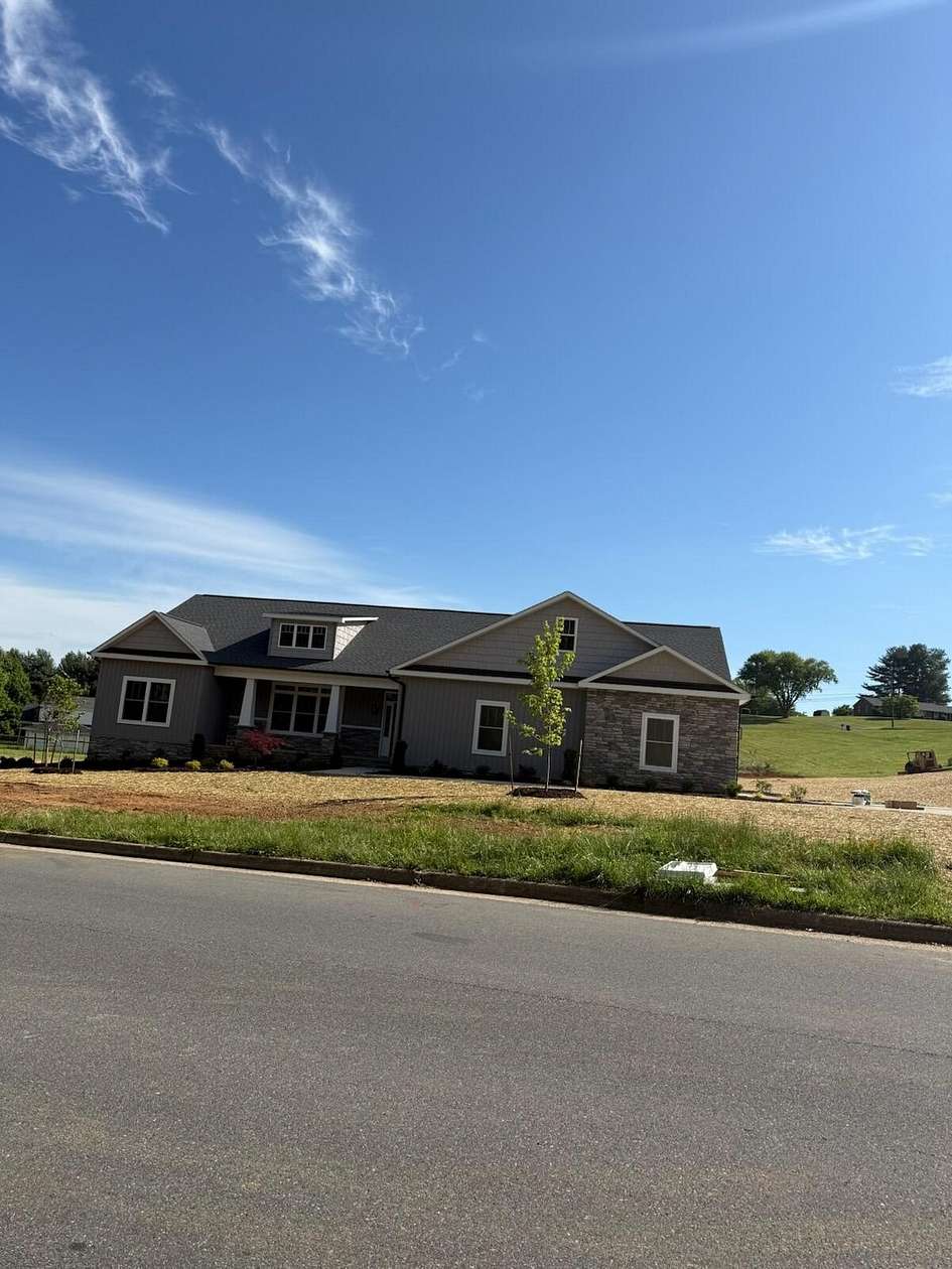 2.65 Acres of Land with Home for Sale in Roanoke, Virginia