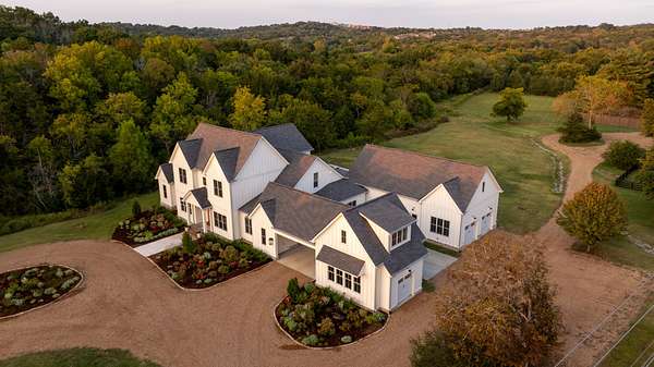 7.78 Acres of Land with Home for Sale in Brentwood, Tennessee