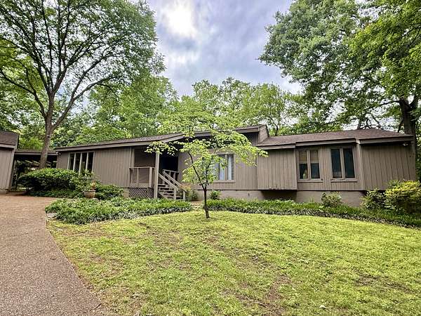 1.7 Acres of Land with Home for Sale in Franklin, Tennessee