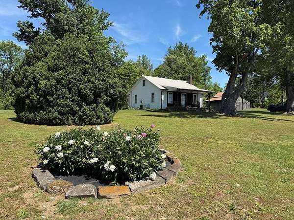131 Acres of Land with Home for Sale in Monroe, Tennessee