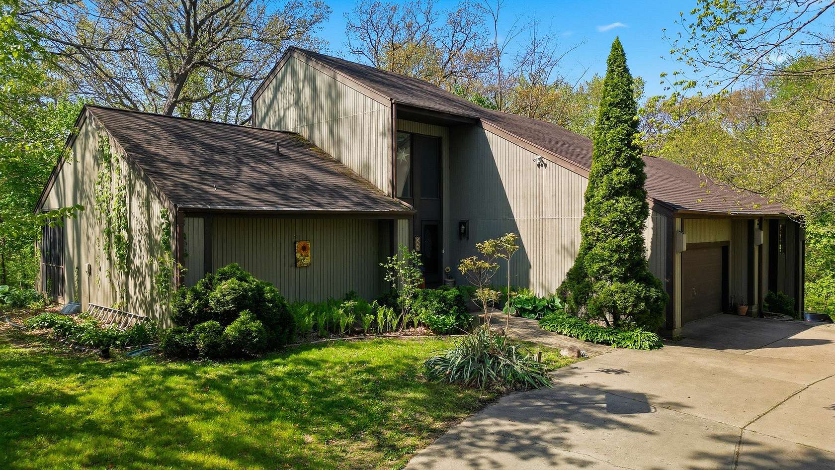 1.52 Acres of Land with Home for Sale in Dixon, Illinois