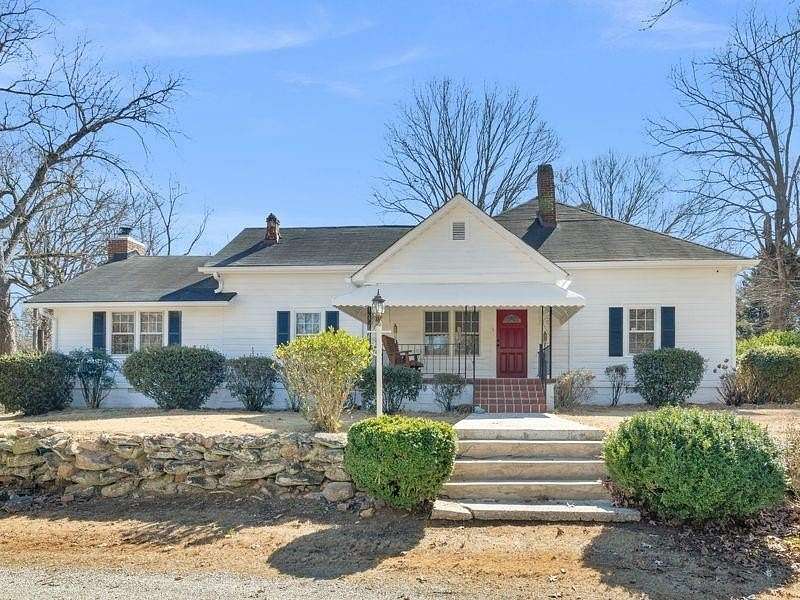 5.63 Acres of Land with Home for Lease in Jonesboro, Georgia