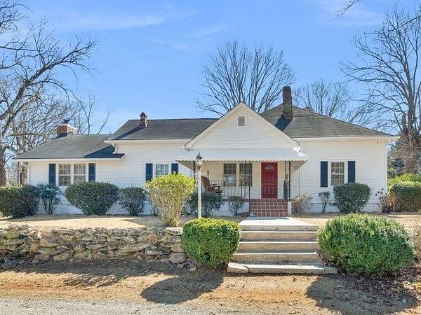 5.63 Acres of Land with Home for Lease in Jonesboro, Georgia