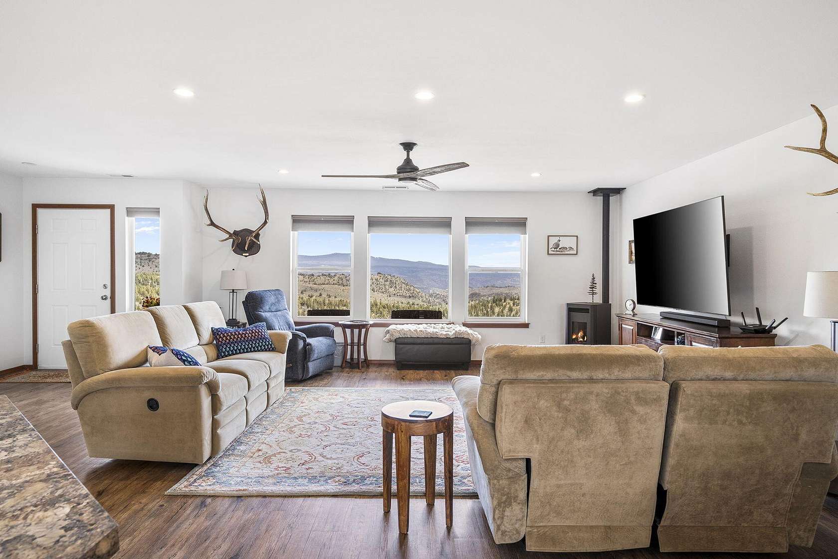 10 Acres of Land with Home for Sale in Prineville, Oregon