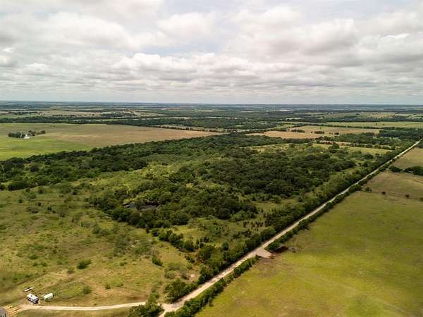 10 Acres of Land for Sale in Riesel, Texas