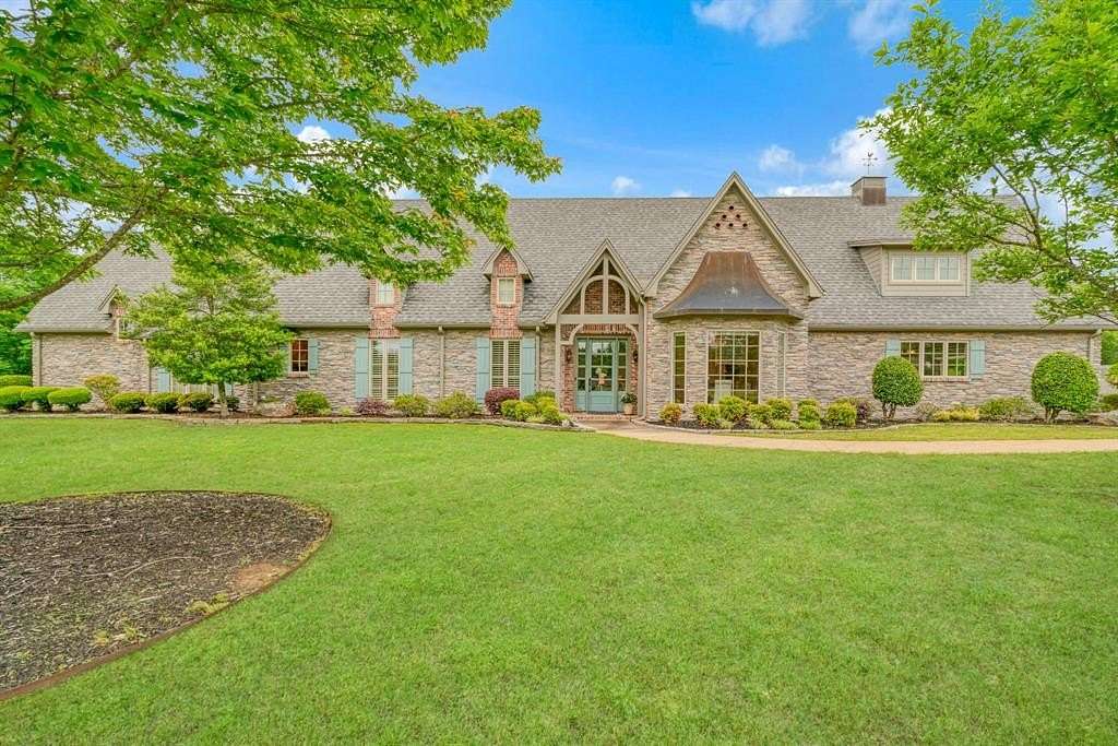 11 Acres of Land with Home for Sale in Paris, Texas