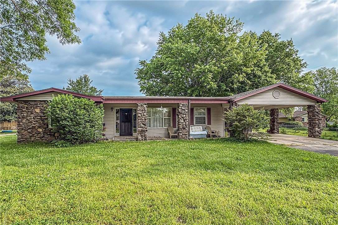1.5 Acres of Land with Home for Sale in Harrison, Arkansas