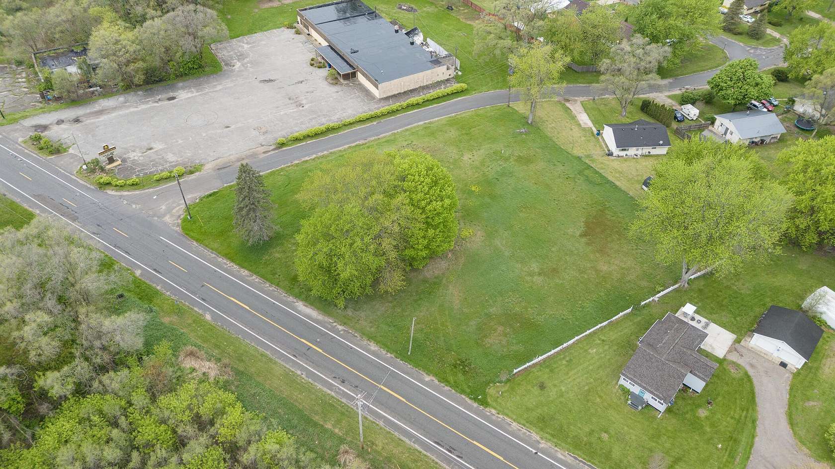 1.13 Acres of Residential Land for Sale in Benton Harbor, Michigan