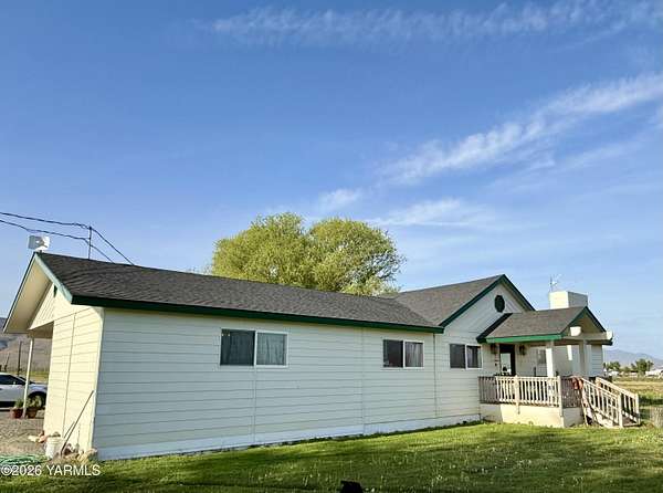 2 Acres of Land with Home for Sale in Toppenish, Washington