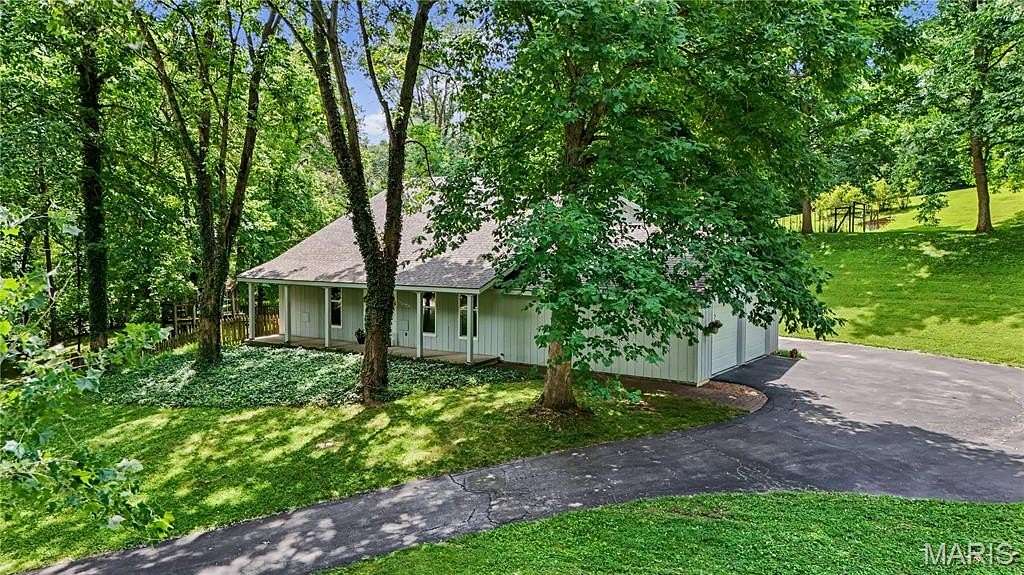 3.5 Acres of Land with Home for Sale in Florissant, Missouri