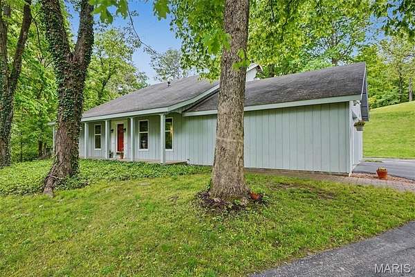 3.5 Acres of Land with Home for Sale in Florissant, Missouri