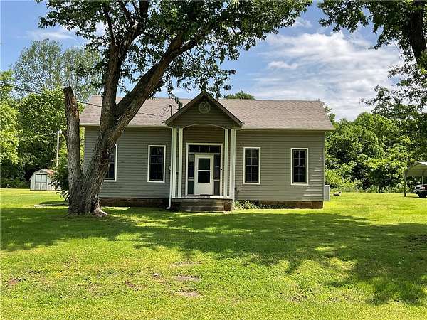1.5 Acres of Land with Home for Sale in Lincoln, Arkansas