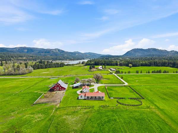 195 Acres of Agricultural Land with Home for Sale in Newport, Washington