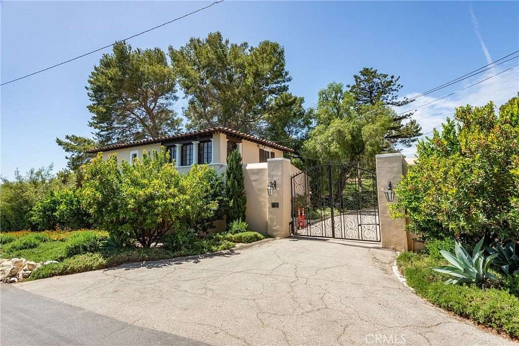 10.7 Acres of Land with Home for Sale in Rancho Palos Verdes, California