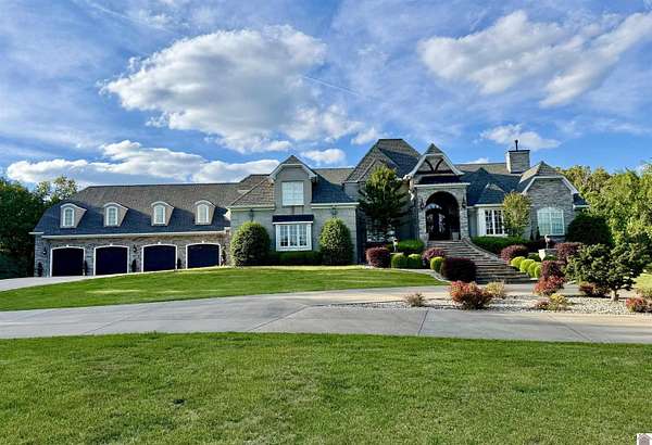 9.24 Acres of Land with Home for Sale in Paducah, Kentucky