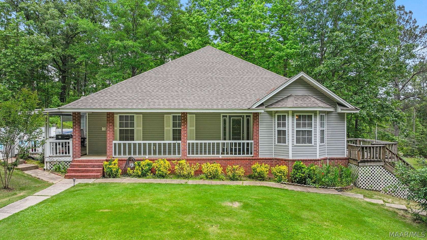 5.6 Acres of Land with Home for Sale in Wetumpka, Alabama