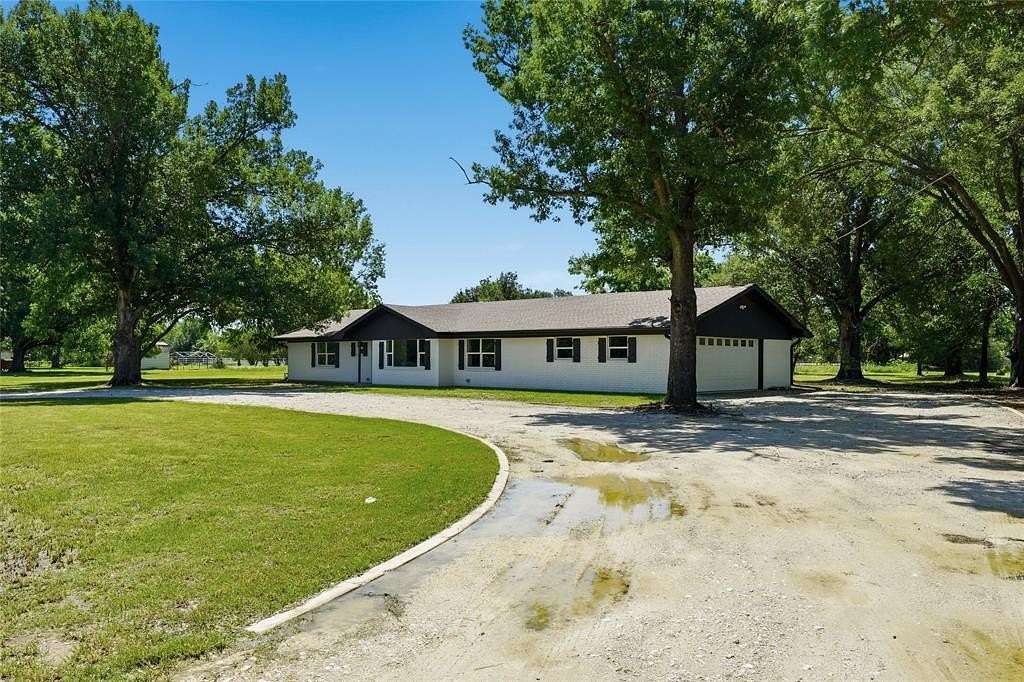 2 Acres of Land with Home for Sale in Marlin, Texas
