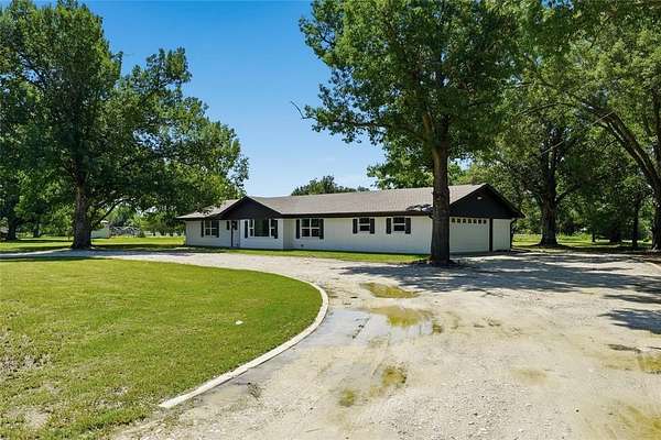 2 Acres of Land with Home for Sale in Marlin, Texas