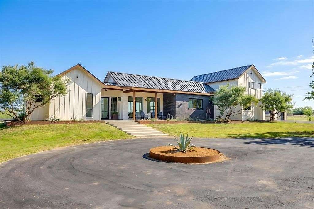 2.79 Acres of Improved Mixed-Use Land for Sale in Argyle, Texas