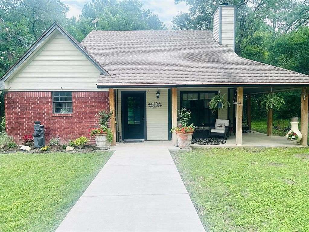2.5 Acres of Land with Home for Sale in Palmer, Texas