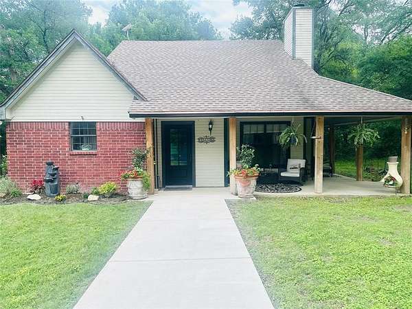 2.5 Acres of Land with Home for Sale in Palmer, Texas