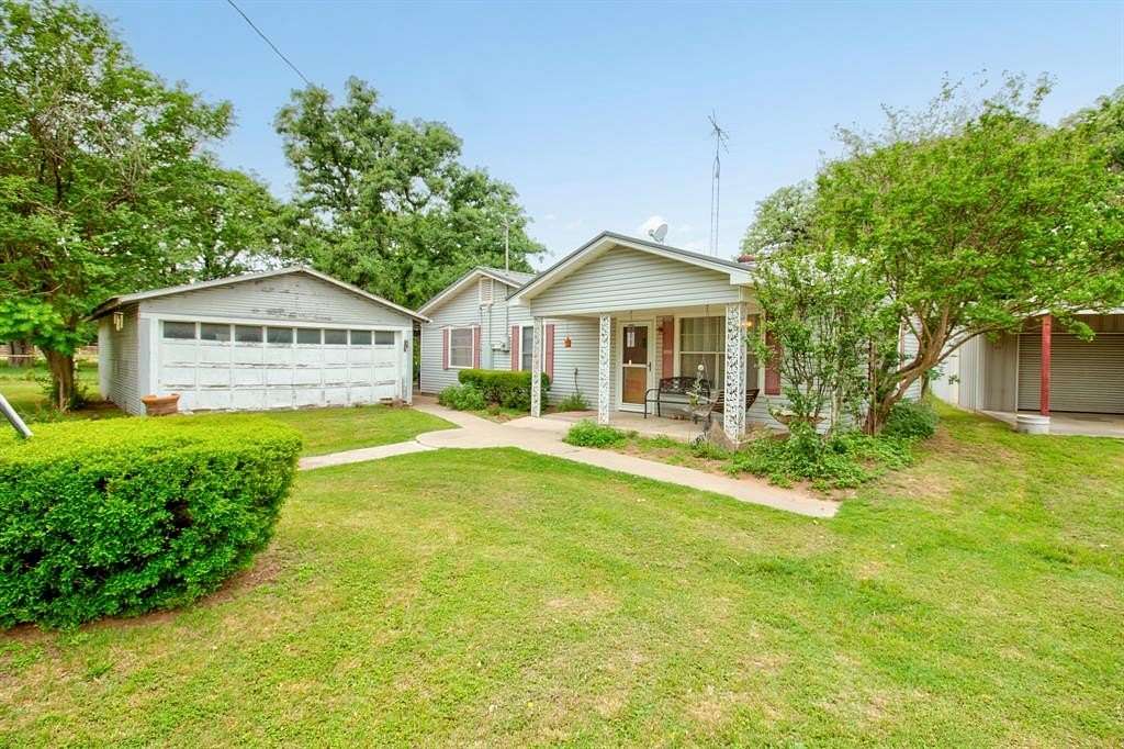 7.5 Acres of Land with Home for Sale in Whitesboro, Texas