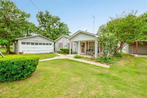 7.5 Acres of Land with Home for Sale in Whitesboro, Texas