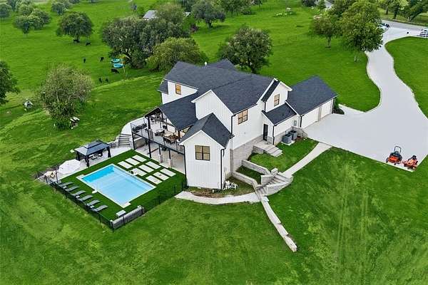 19 Acres of Land with Home for Sale in Fort Worth, Texas