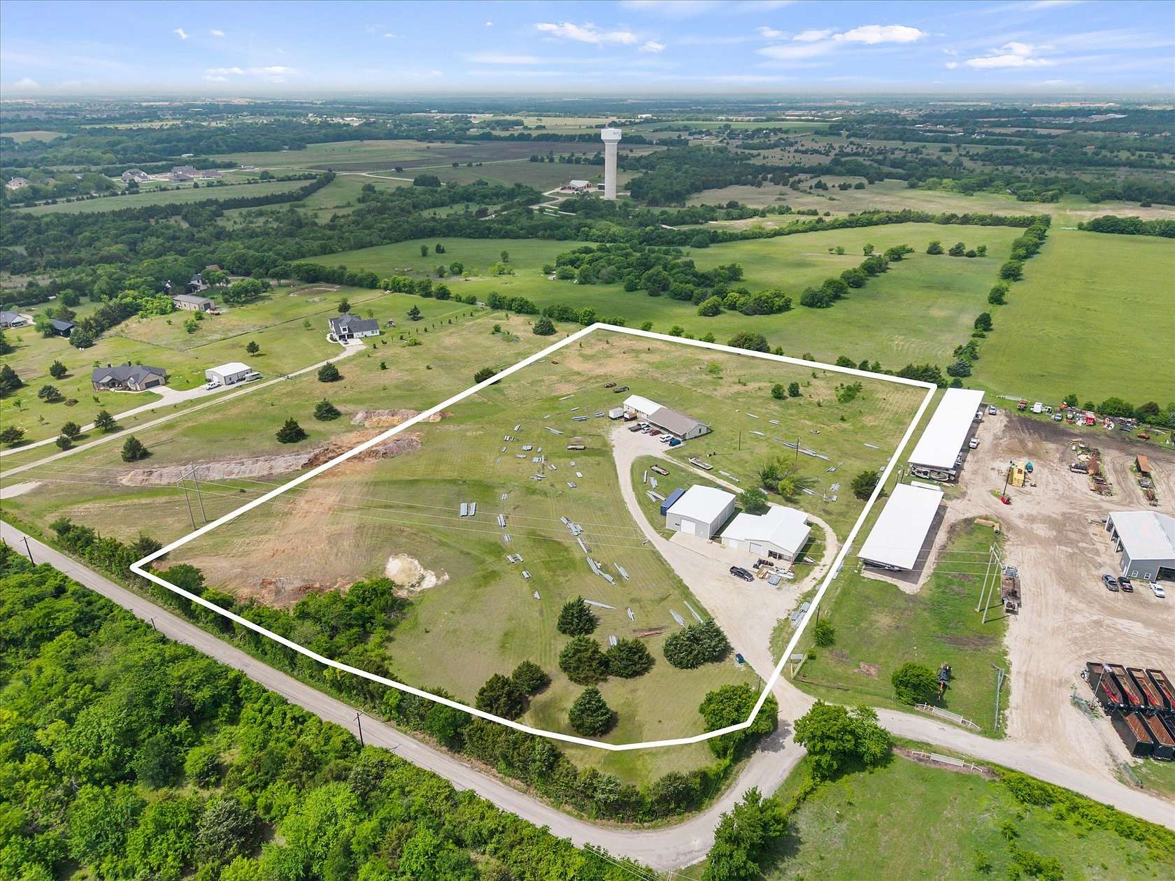 8.72 Acres of Mixed-Use Land for Sale in Van Alstyne, Texas