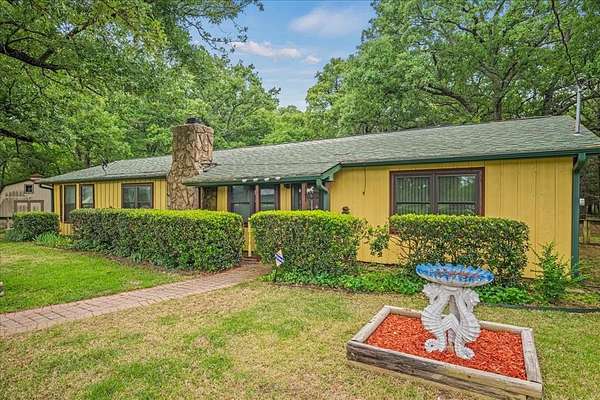 15.9 Acres of Land with Home for Sale in Greenville, Texas