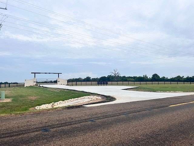 13.3 Acres of Land for Sale in Fairfield, Texas