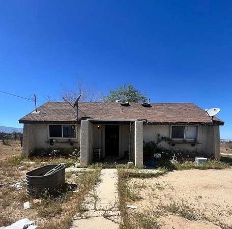 2.5 Acres of Land with Home for Sale in Llano, California