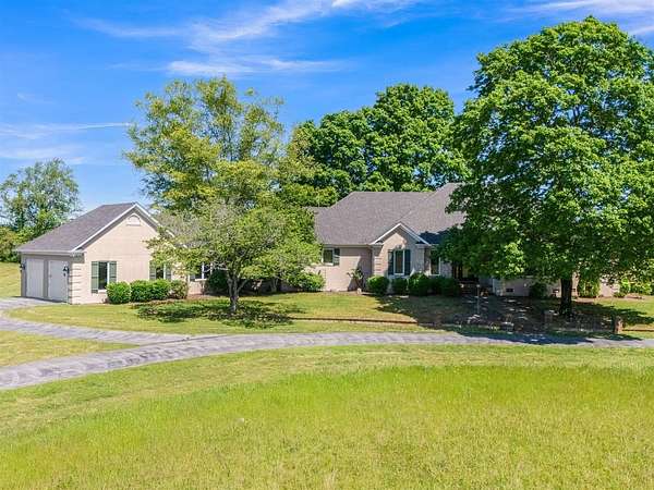 20 Acres of Agricultural Land with Home for Sale in Bowling Green, Kentucky