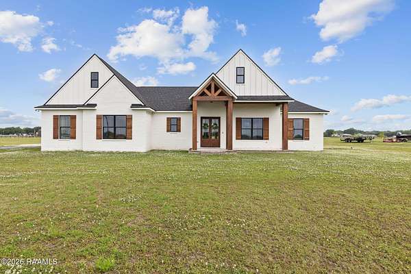 5 Acres of Land with Home for Sale in St. Martinville, Louisiana
