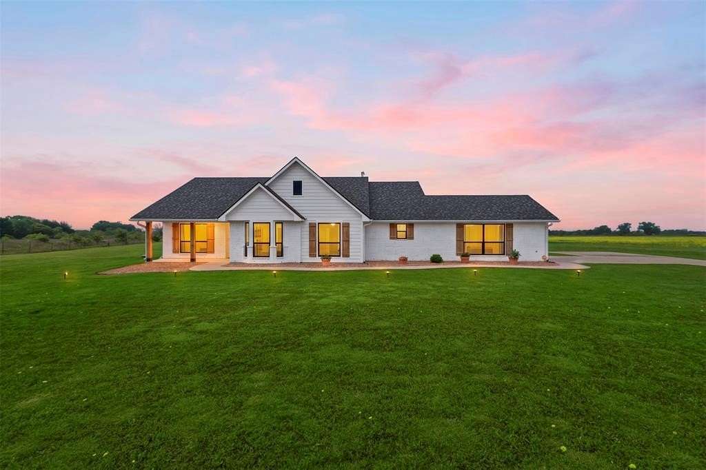3.54 Acres of Land with Home for Sale in Palmer, Texas