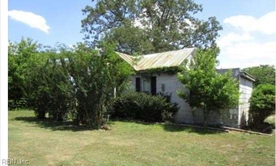 8.9 Acres of Land with Home for Sale in Wakefield, Virginia