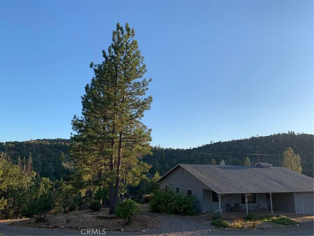 7.43 Acres of Land with Home for Sale in Mariposa, California