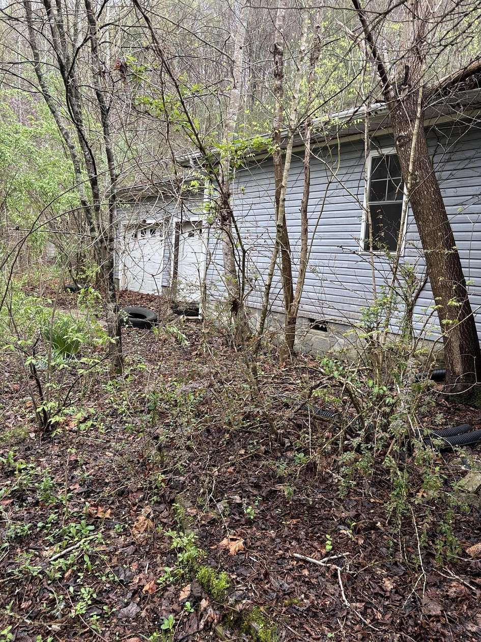24.5 Acres of Land with Home for Sale in Barbourville, Kentucky