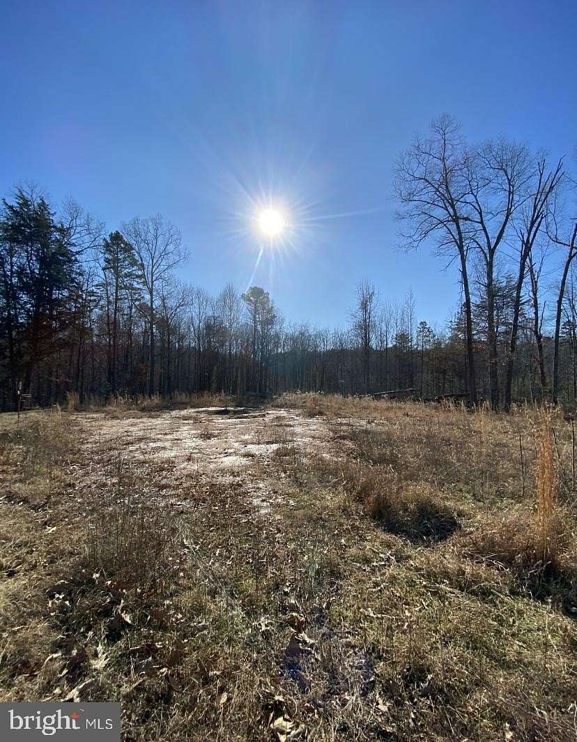 5 Acres of Residential Land for Sale in Louisa, Virginia