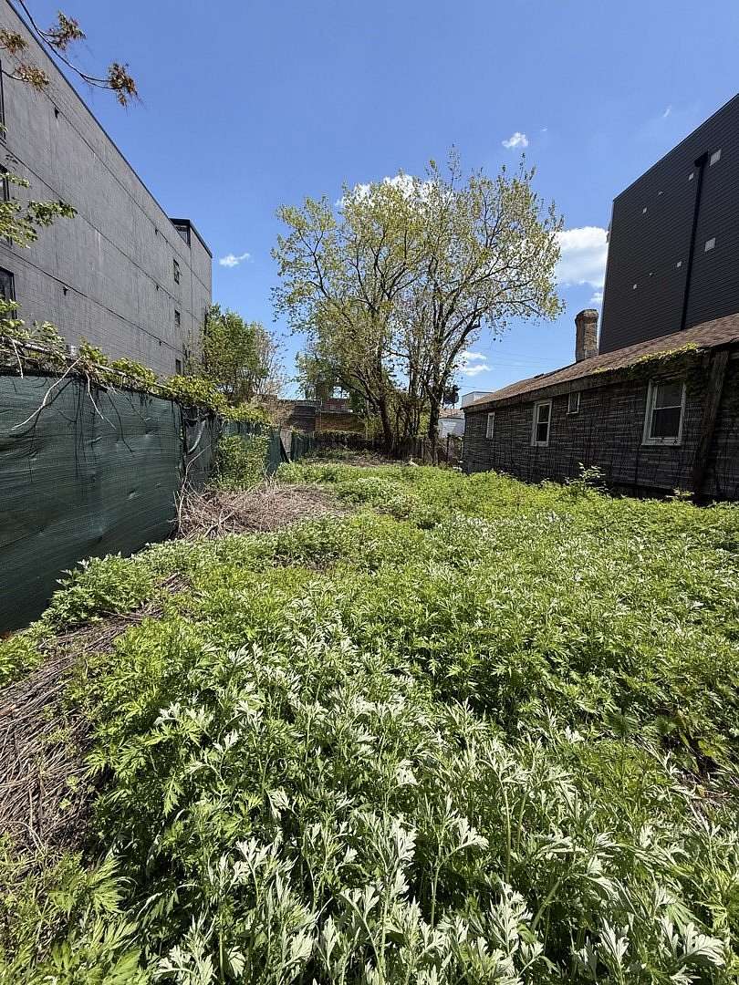 0.17 Acres of Commercial Land for Sale in Chicago, Illinois