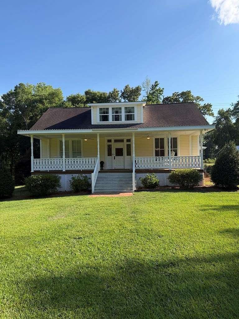 27.4 Acres of Land with Home for Sale in Bainbridge, Georgia