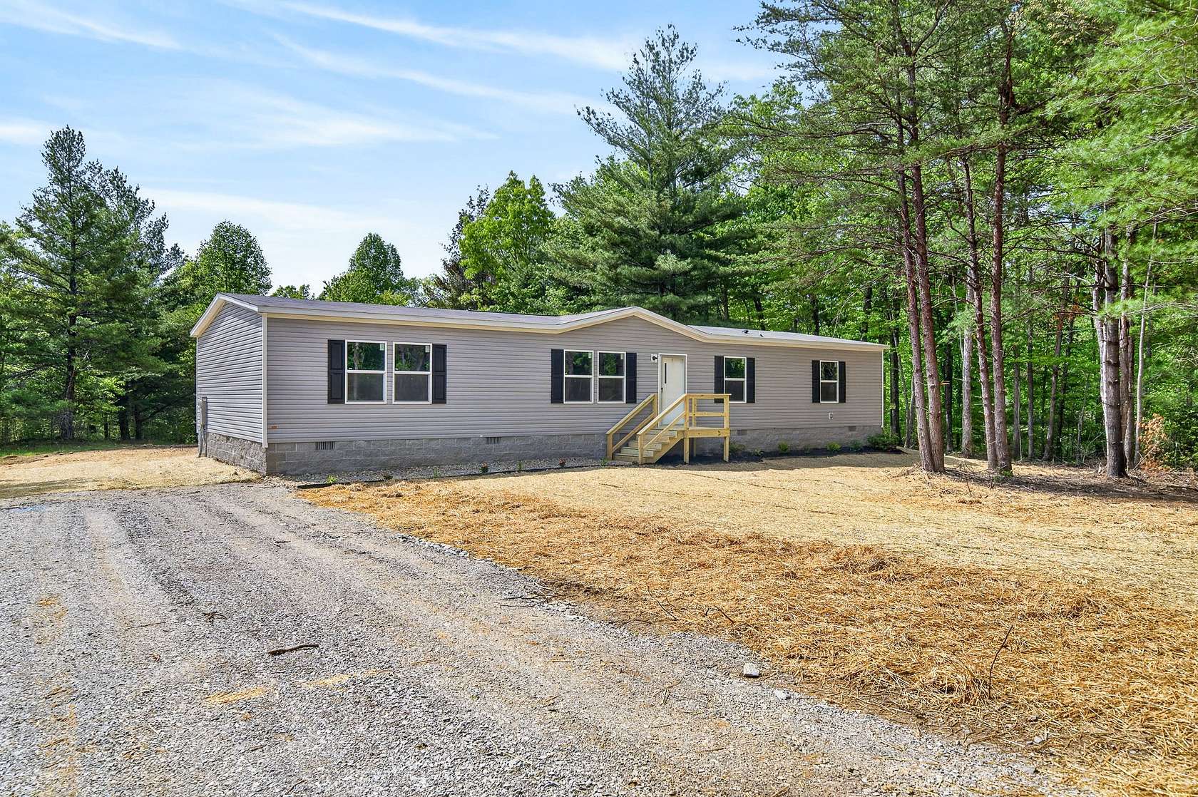 6 Acres of Land with Home for Sale in Sparta, Tennessee